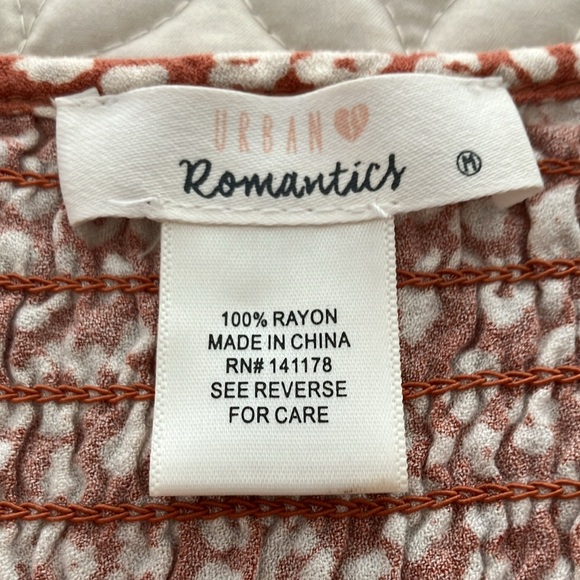 Urban romantics floral orange/cream colors blouse Size M but feels like S size - Picture 10 of 10